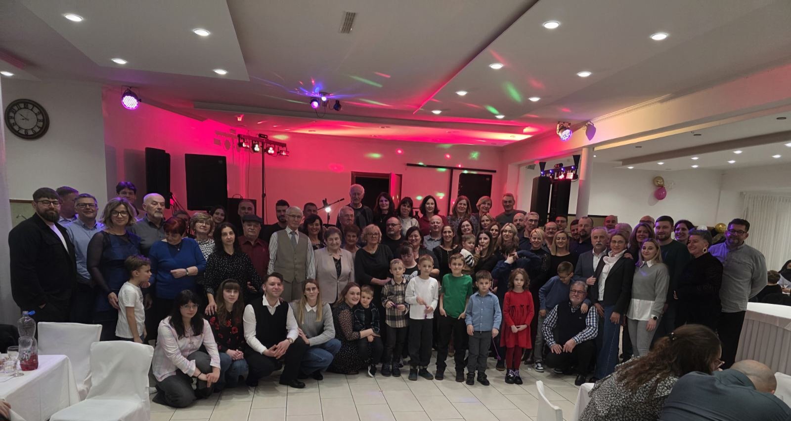 OBITELJ NOVAK Generacije za istim stolom uz smijeh i sjećanja (1)