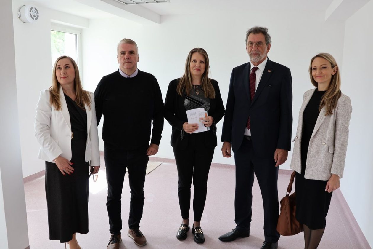 OBNOVA UČENIČKOG DOMA Ministar Fuchs obišao radove u Čakovcu (6)