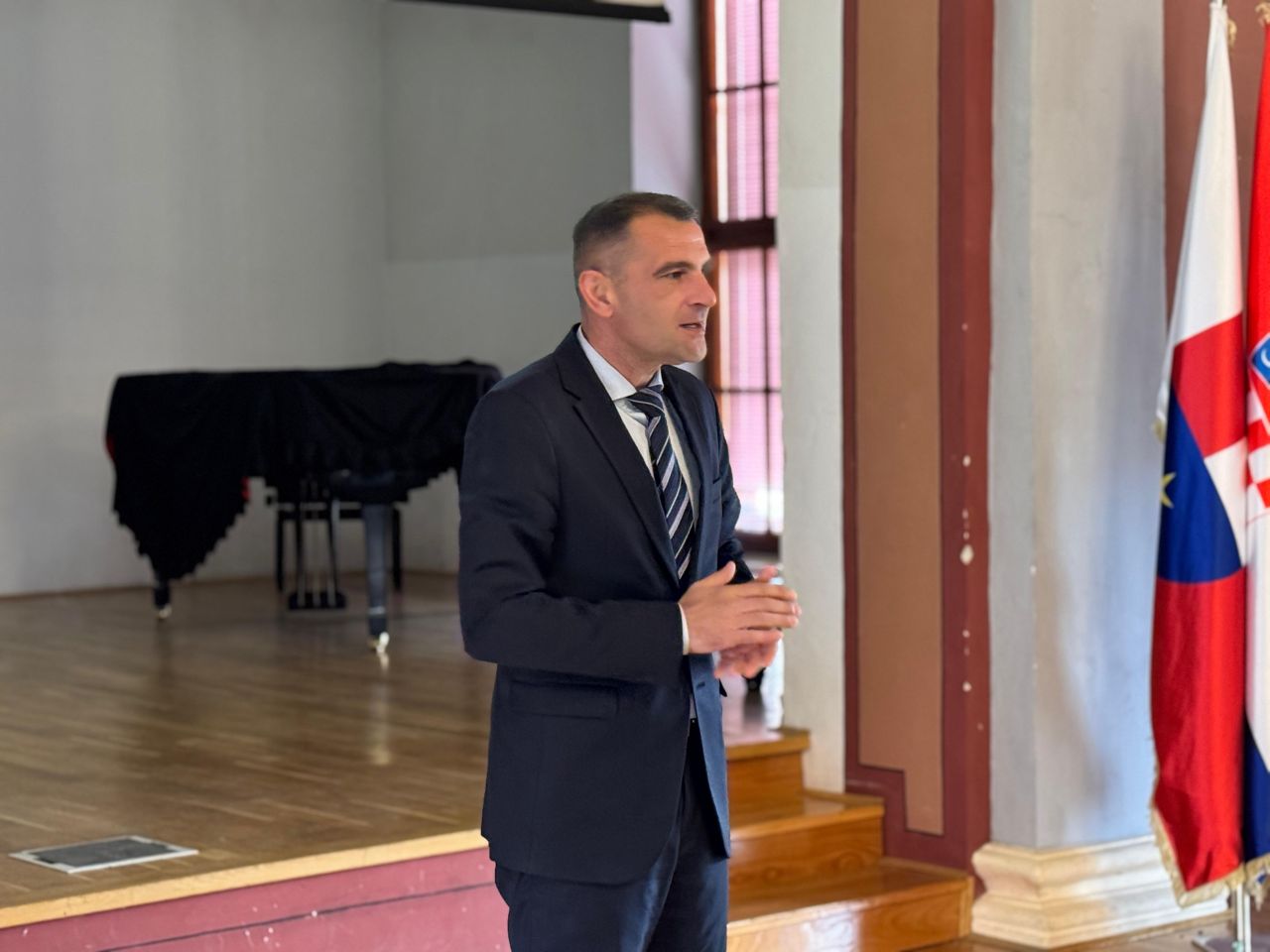 OKRUGLI STOL Palijativna skrb je odgovornost cijele zajednice (4) OKRUGLI STOL Palijativna skrb je odgovornost cijele zajednice (4)