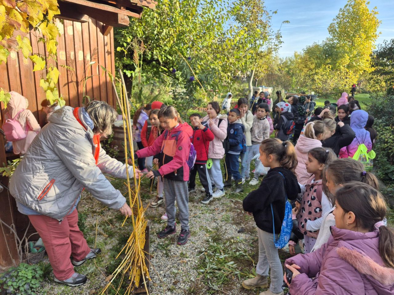 OKRUGLI VRH Mališani OŠ Kuršanec upoznali Pozoja i učili o eko proizvodnji (2)