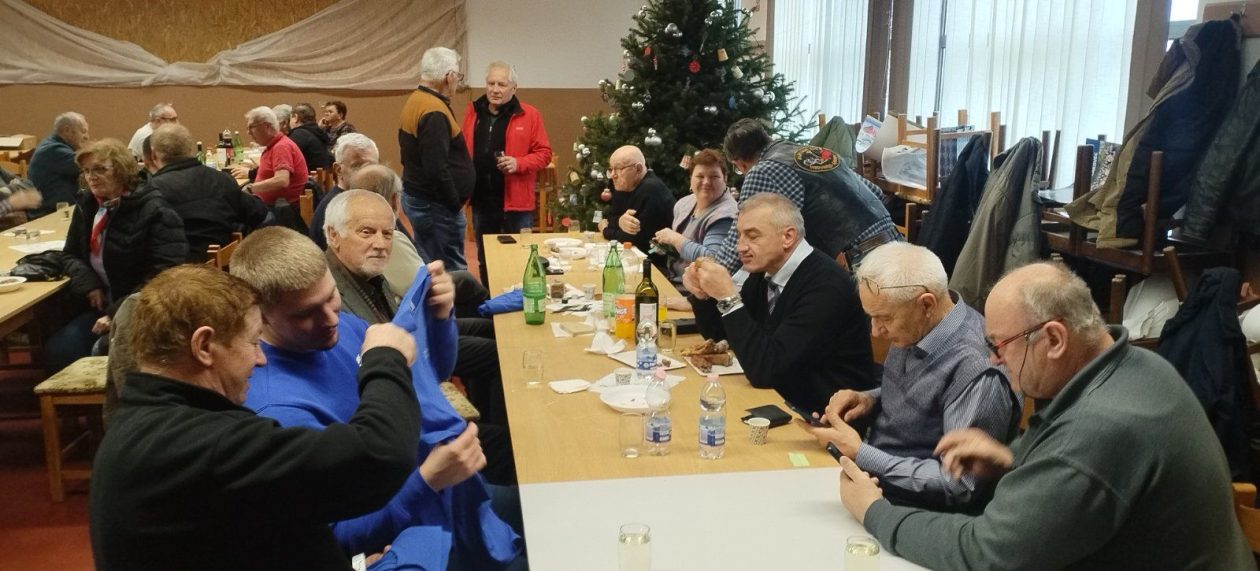 OLDTIMER KLUB MEĐIMURJE ČAKOVEC Na Štefanje održano tradicionalno završno godišnje druženje u Zasadbregu (16) OLDTIMER KLUB MEĐIMURJE ČAKOVEC Na Štefanje održano tradicionalno završno godišnje druženje u Zasadbregu (16)