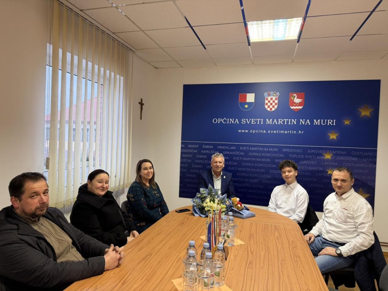 OPĆINSKI PRIJEM Načelnik Srša čestitao Filipu Bogdanu na uspjehu u Supertalentu (1)