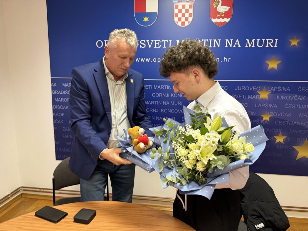 OPĆINSKI PRIJEM Načelnik Srša čestitao Filipu Bogdanu na uspjehu u Supertalentu (2)