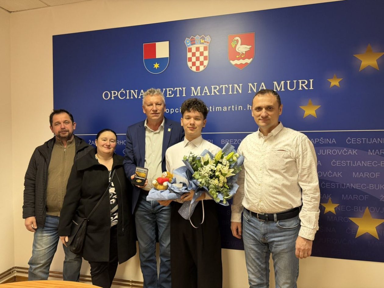 OPĆINSKI PRIJEM Načelnik Srša čestitao Filipu Bogdanu na uspjehu u Supertalentu (3)