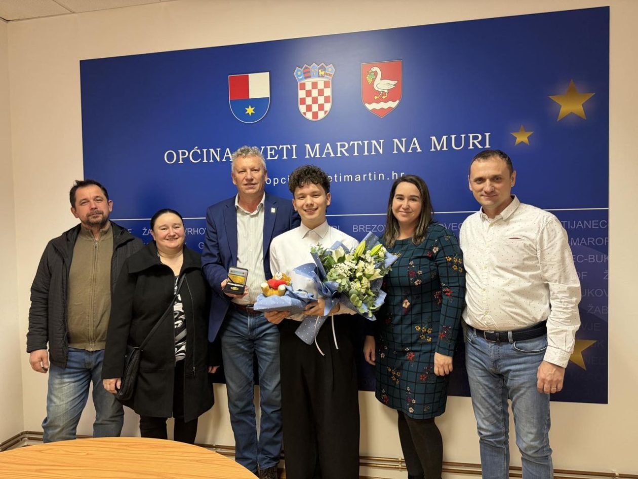 OPĆINSKI PRIJEM Načelnik Srša čestitao Filipu Bogdanu na uspjehu u Supertalentu (5)
