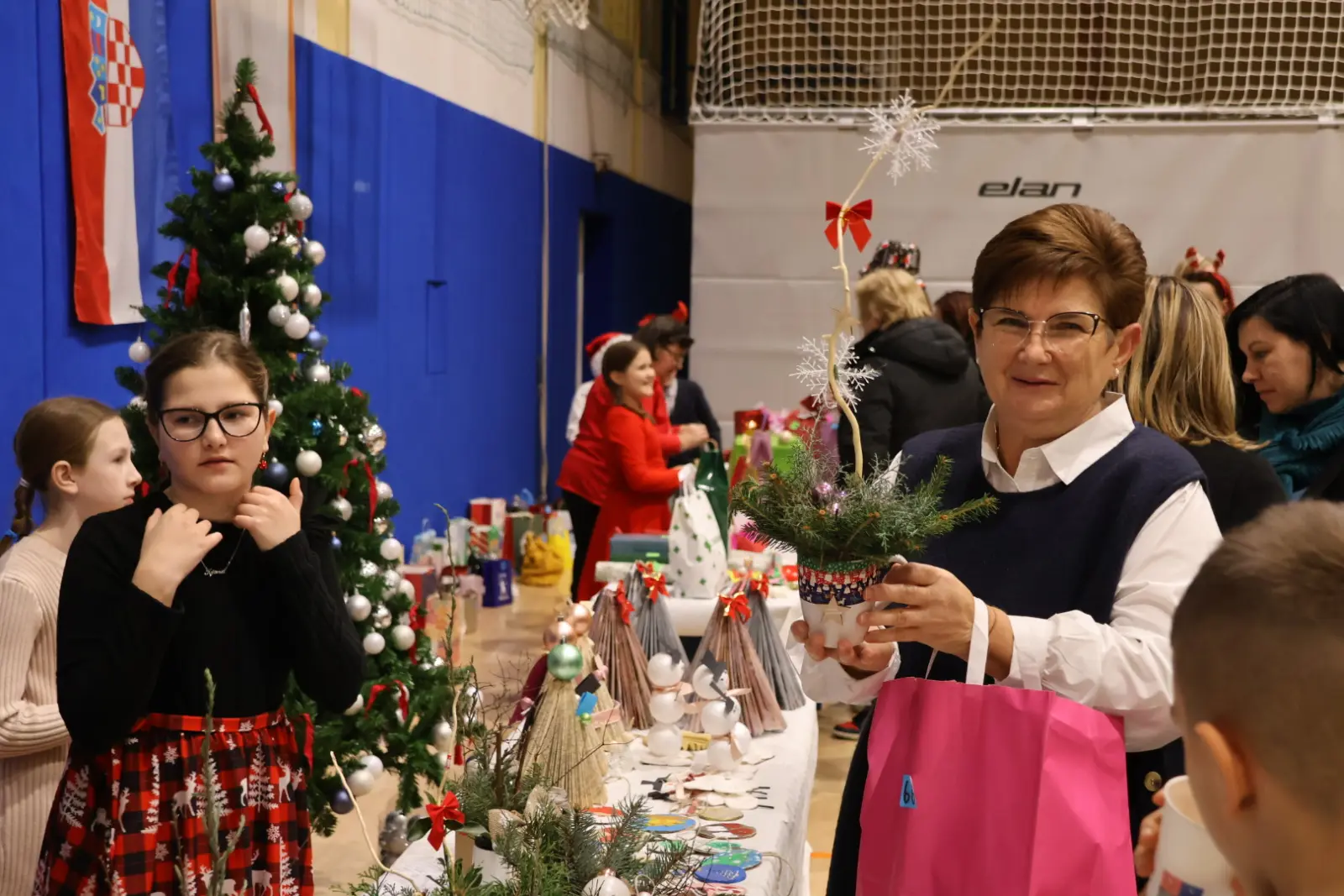 OŠ Donji Kraljevec, božićni sajam, božić, priredba (30) OŠ Donji Kraljevec, božićni sajam, božić, priredba (30)