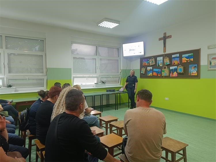 OŠ GORNJI MIHALJEVEC Roditeljski sastanak o sigurnosti djece u prometu (4)