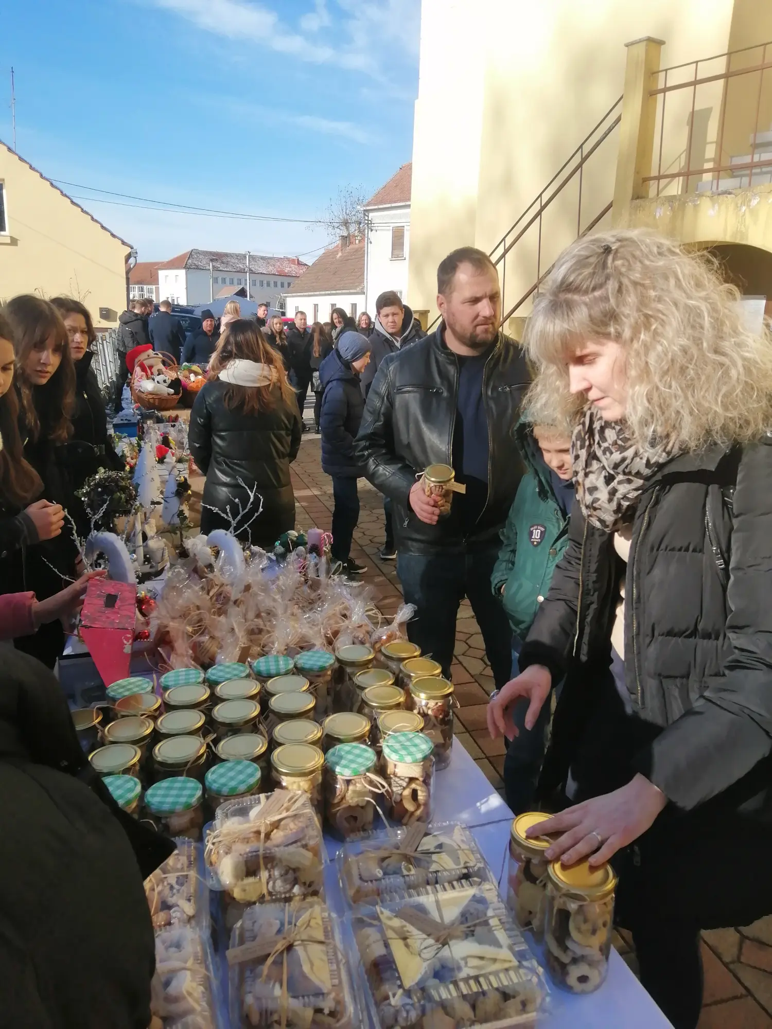 OŠ Gornji Mihaljevec obilježila Sv. Katu božićnim sajmom i humanitarnim projektima 2024 (3)