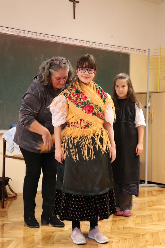 OŠ HODOŠAN Učenici obilježili Mjesec međimurske popevke (35) OŠ HODOŠAN Učenici obilježili Mjesec međimurske popevke (35)