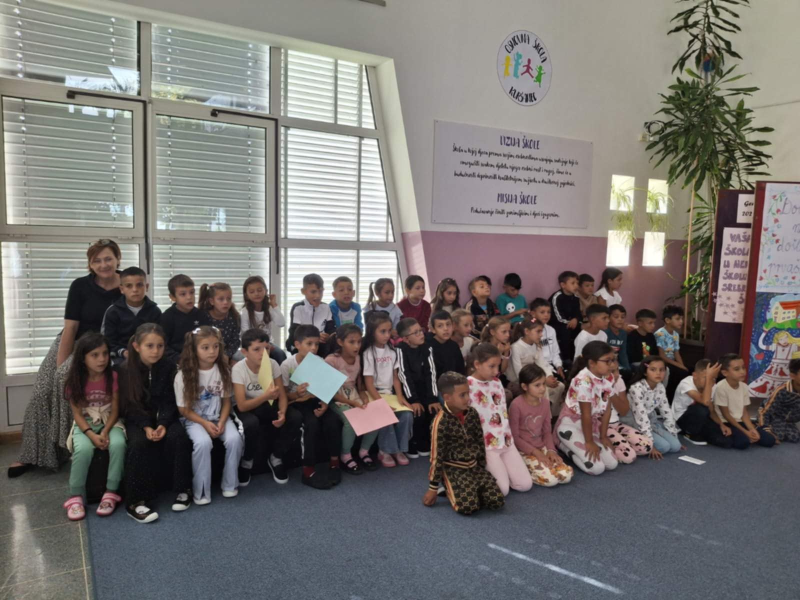 OŠ KURŠANEC Mali školarci hrabro zakoračili u prve razrede uz podršku starijih kolega (2)