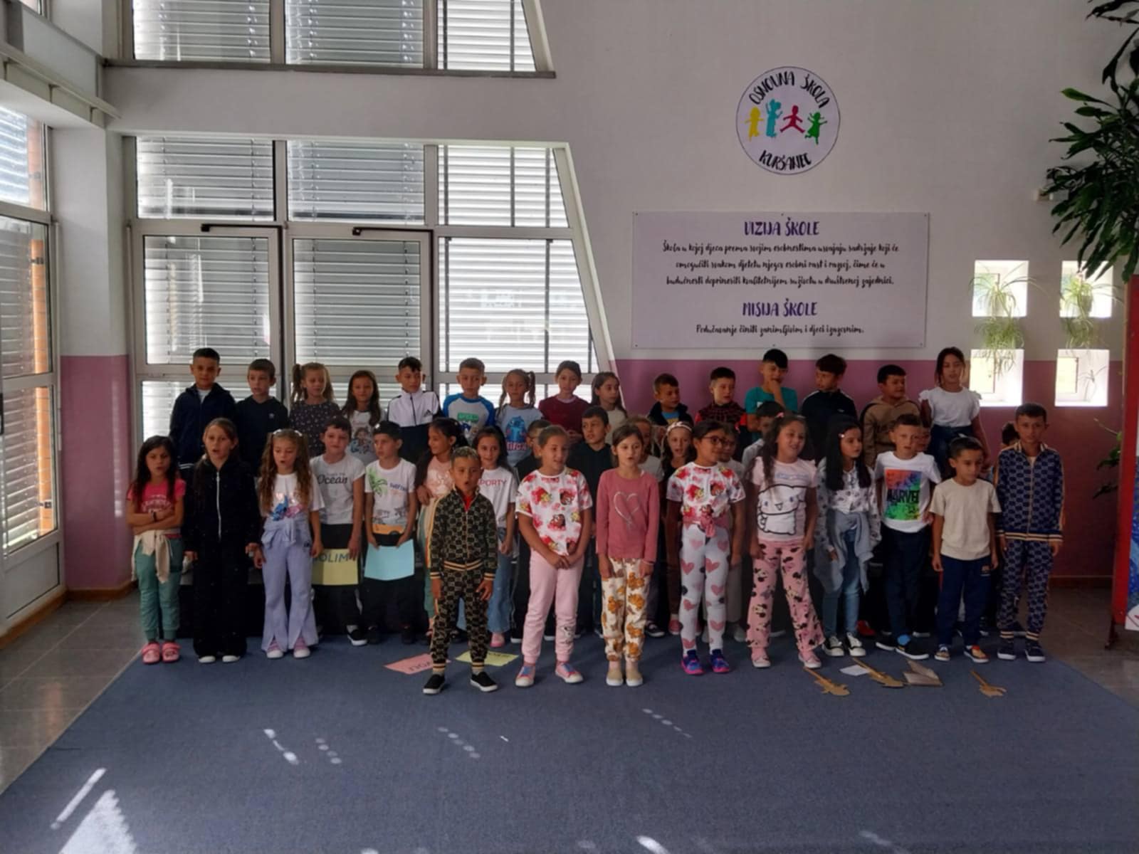 OŠ KURŠANEC Mali školarci hrabro zakoračili u prve razrede uz podršku starijih kolega (5)