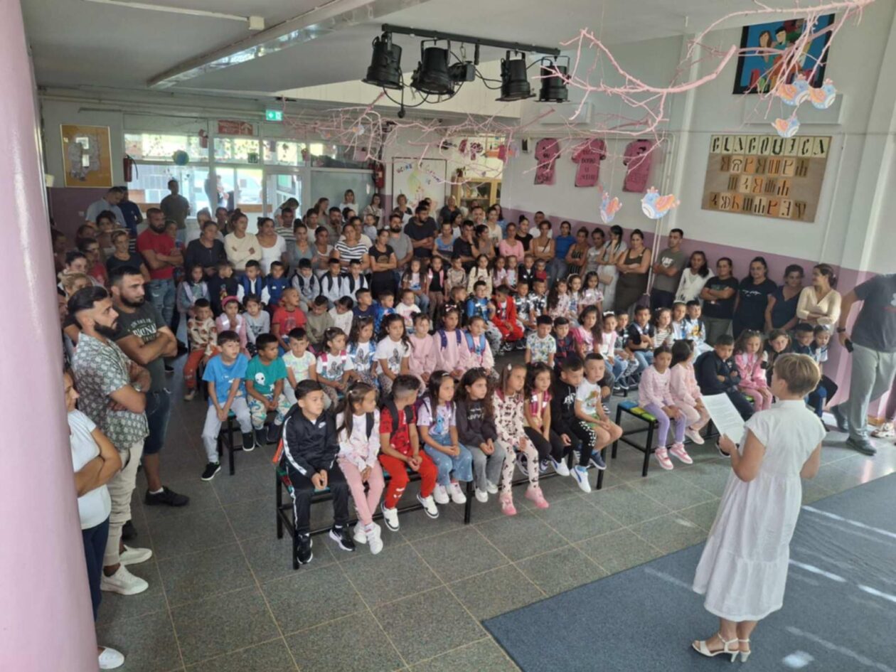 OŠ KURŠANEC Mali školarci hrabro zakoračili u prve razrede uz podršku starijih kolega (6) OŠ KURŠANEC Mali školarci hrabro zakoračili u prve razrede uz podršku starijih kolega (6)