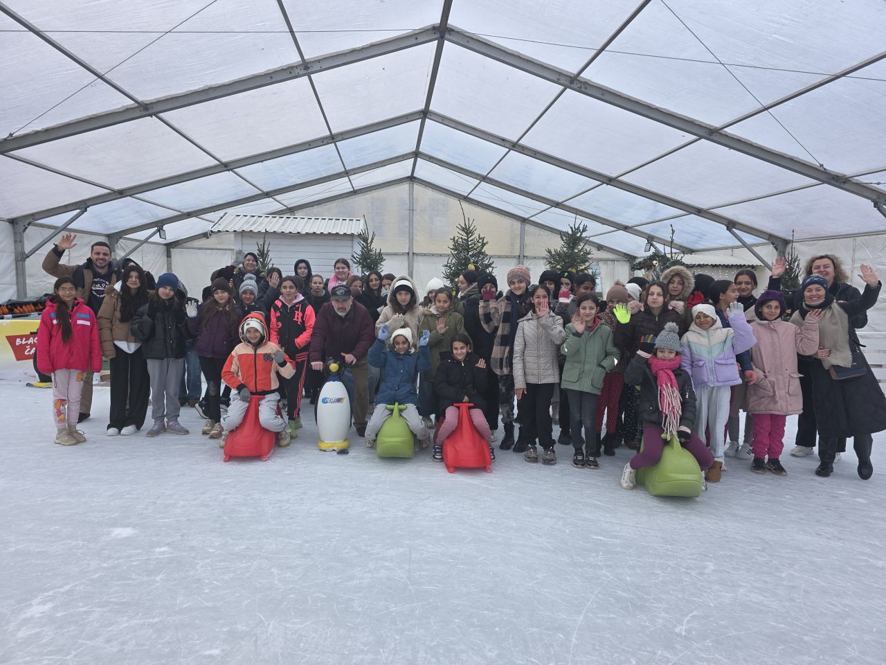 OŠ KURŠANEC Učenice uživale u nezaboravnom jutru na klizalištu u Čakovcu (1) OŠ KURŠANEC Učenice uživale u nezaboravnom jutru na klizalištu u Čakovcu (1)