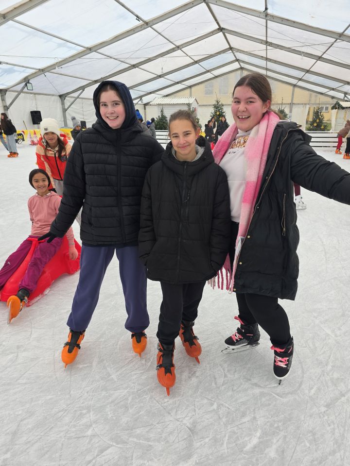 OŠ KURŠANEC Učenice uživale u nezaboravnom jutru na klizalištu u Čakovcu (4) OŠ KURŠANEC Učenice uživale u nezaboravnom jutru na klizalištu u Čakovcu (4)