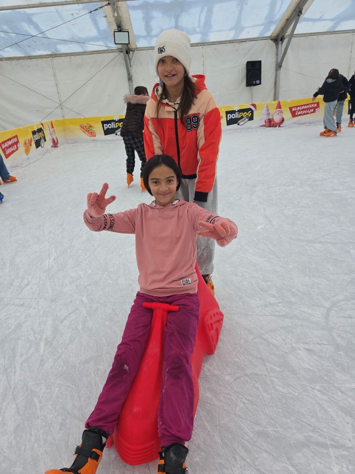 OŠ KURŠANEC Učenice uživale u nezaboravnom jutru na klizalištu u Čakovcu (5) OŠ KURŠANEC Učenice uživale u nezaboravnom jutru na klizalištu u Čakovcu (5)