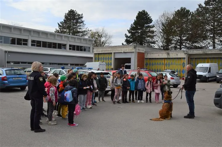 OŠ Orehovica – posjet policiji (6)