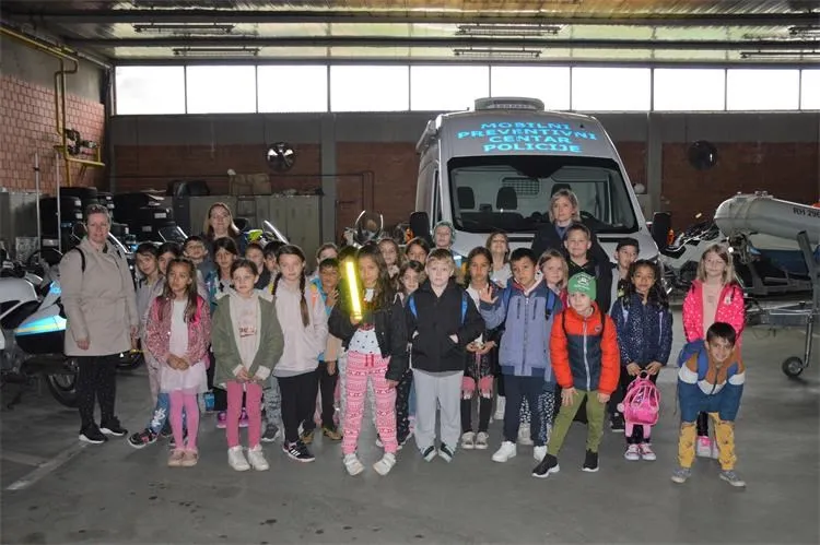 OŠ Orehovica – posjet policiji (7)