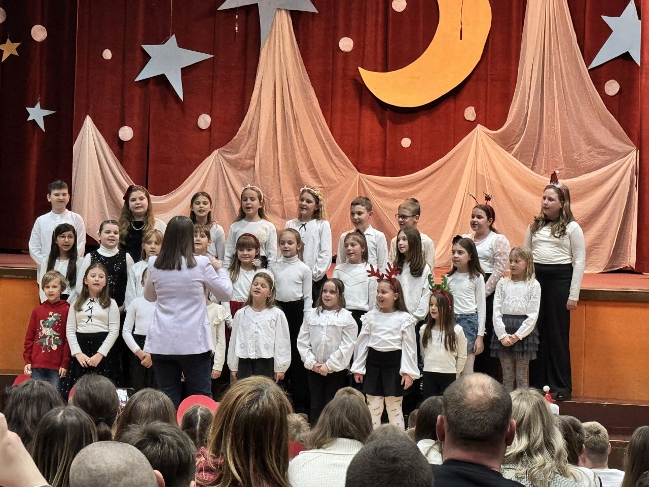 OŠ Petar Zrinski Šenkovec božićna priredba 2025 (10) OŠ Petar Zrinski Šenkovec božićna priredba 2025 (10)