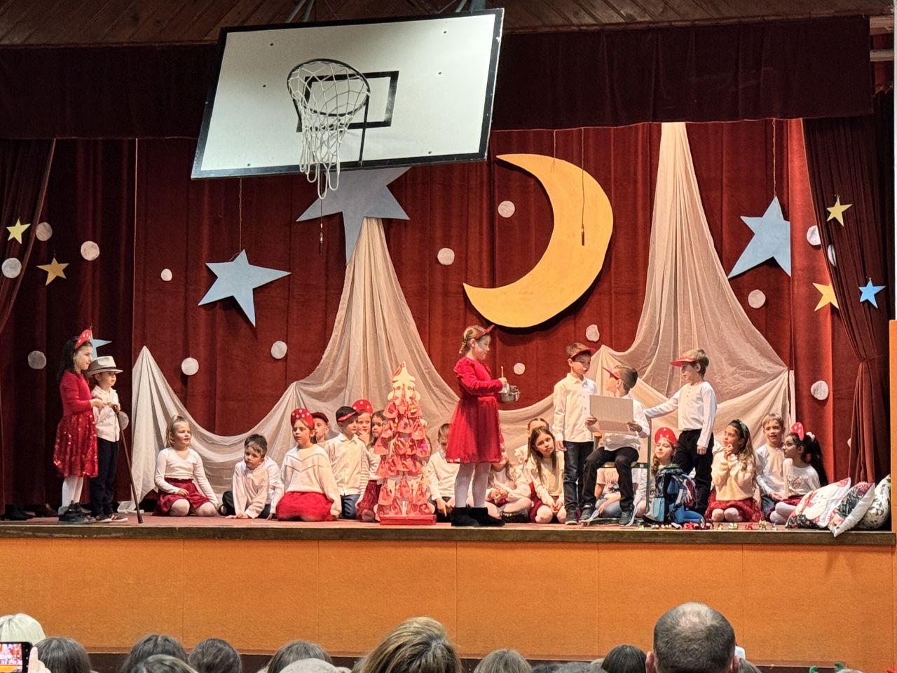OŠ Petar Zrinski Šenkovec božićna priredba 2025 (5) OŠ Petar Zrinski Šenkovec božićna priredba 2025 (5)