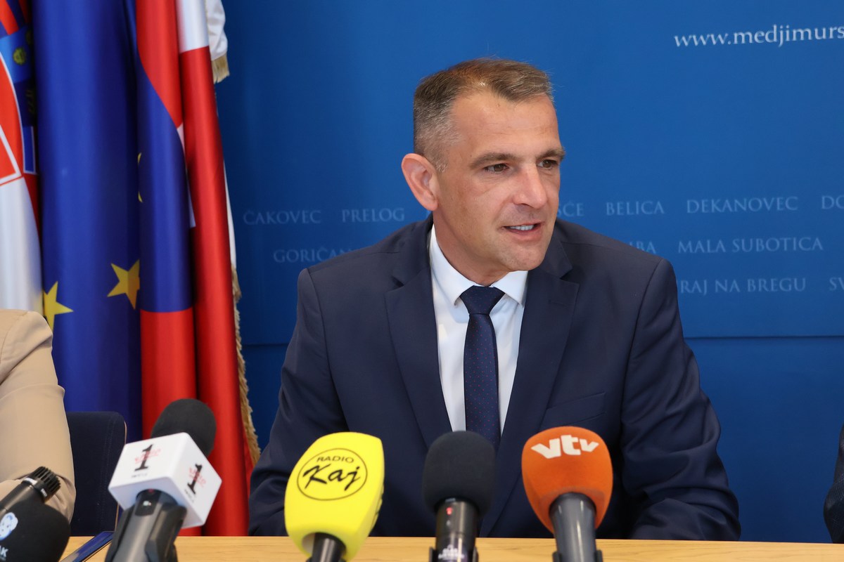 OSNOVNA ŠKOLA STRAHONINEC potpis ugovora za nadogradnju (3) OSNOVNA ŠKOLA STRAHONINEC potpis ugovora za nadogradnju (3)