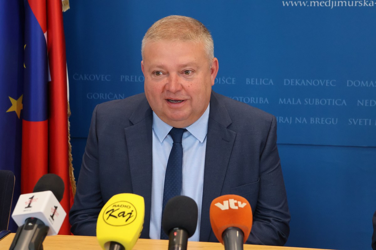 OSNOVNA ŠKOLA STRAHONINEC potpis ugovora za nadogradnju (6) OSNOVNA ŠKOLA STRAHONINEC potpis ugovora za nadogradnju (6)