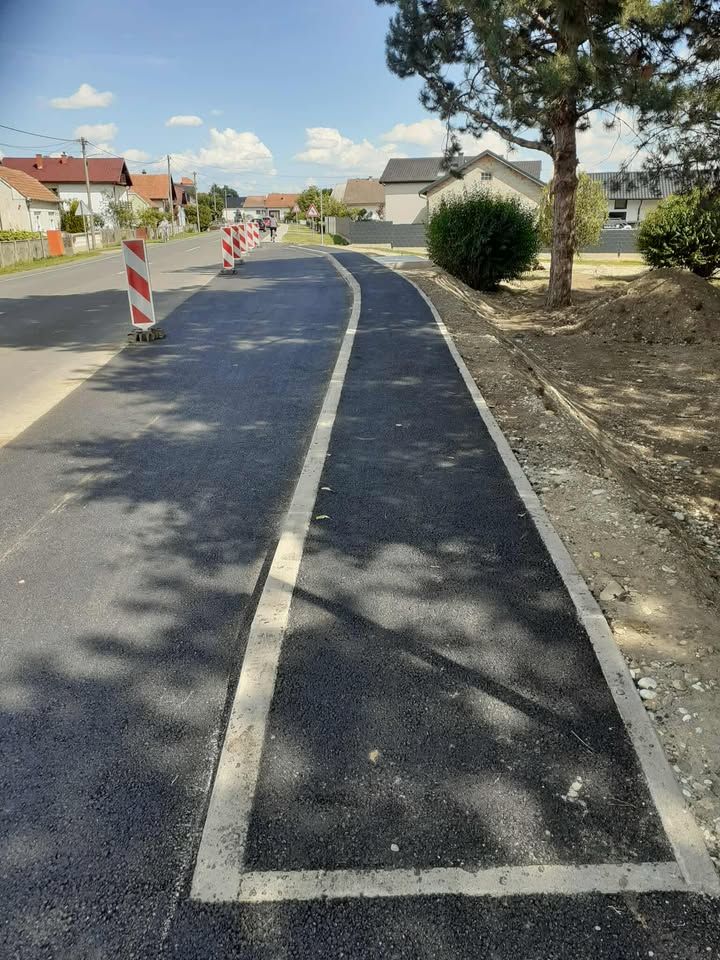 OŠTEĆENI RUBNICI Nova autobusna stanica u Ivanovcu, ali rubnici već oštećeni (3)