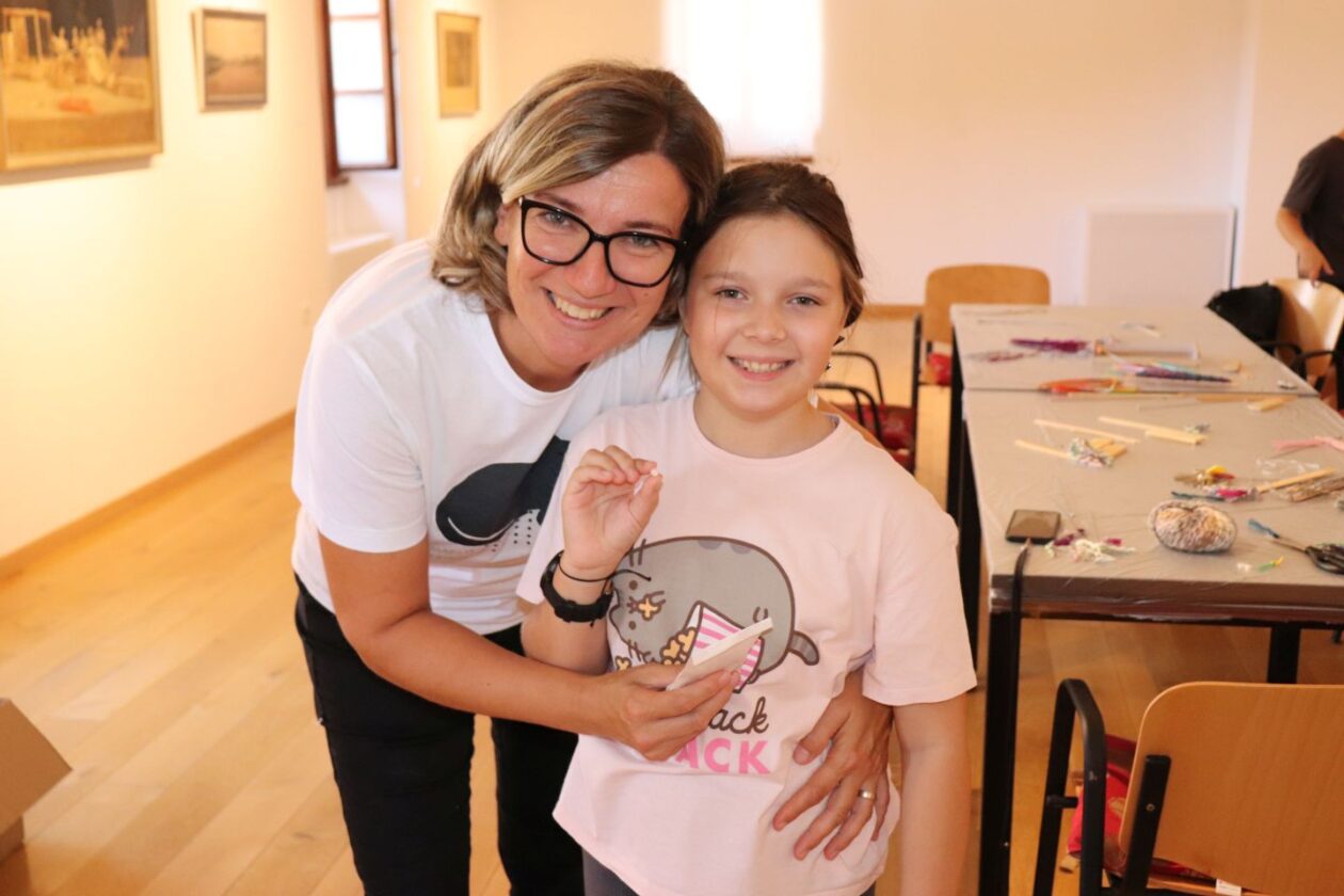 OŽIVLJENA BAŠTINA Djeca na tkalačkoj radionici izradila unikatne šalove (1)