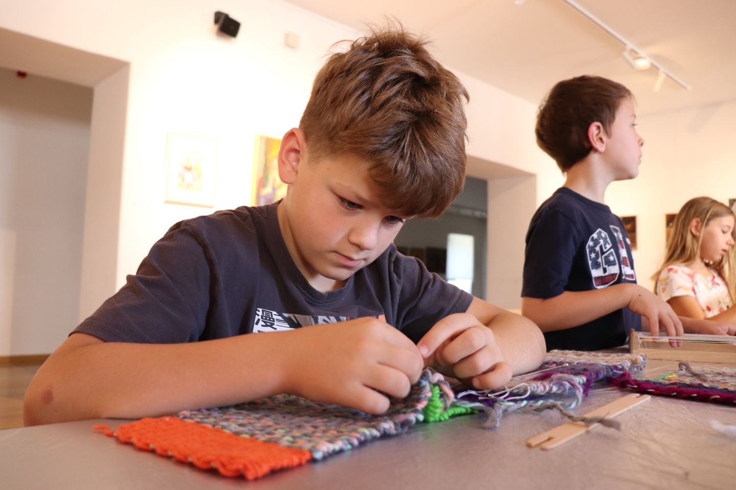 OŽIVLJENA BAŠTINA Djeca na tkalačkoj radionici izradila unikatne šalove (8)