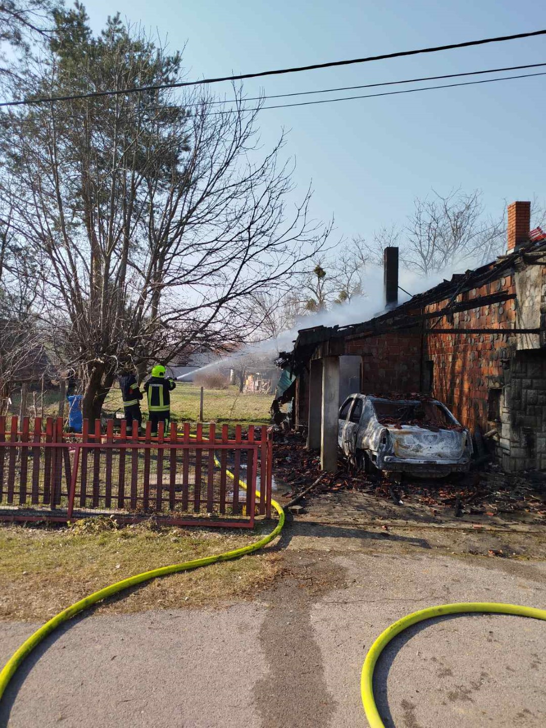 Obitelj Štefanič – Žabnik, izgorjela kuća (4) Obitelj Štefanič - Žabnik, izgorjela kuća (3)