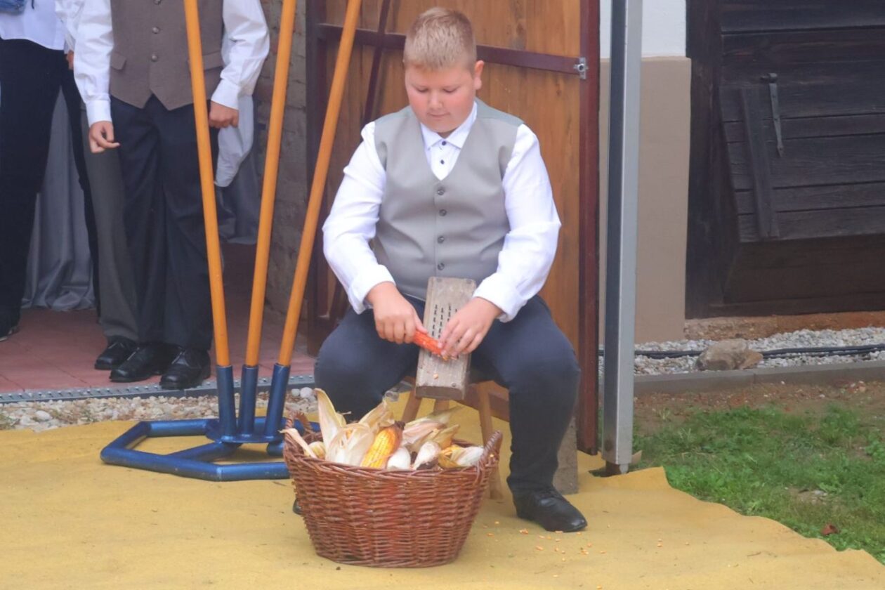 Obnovljeno imanje u Sloveniji mjesto susreta i suradnje Izaslanstvo Grada Čakovca u posjetu općini Kobilje (13) Obnovljeno imanje u Sloveniji mjesto susreta i suradnje Izaslanstvo Grada Čakovca u posjetu općini Kobilje (13)