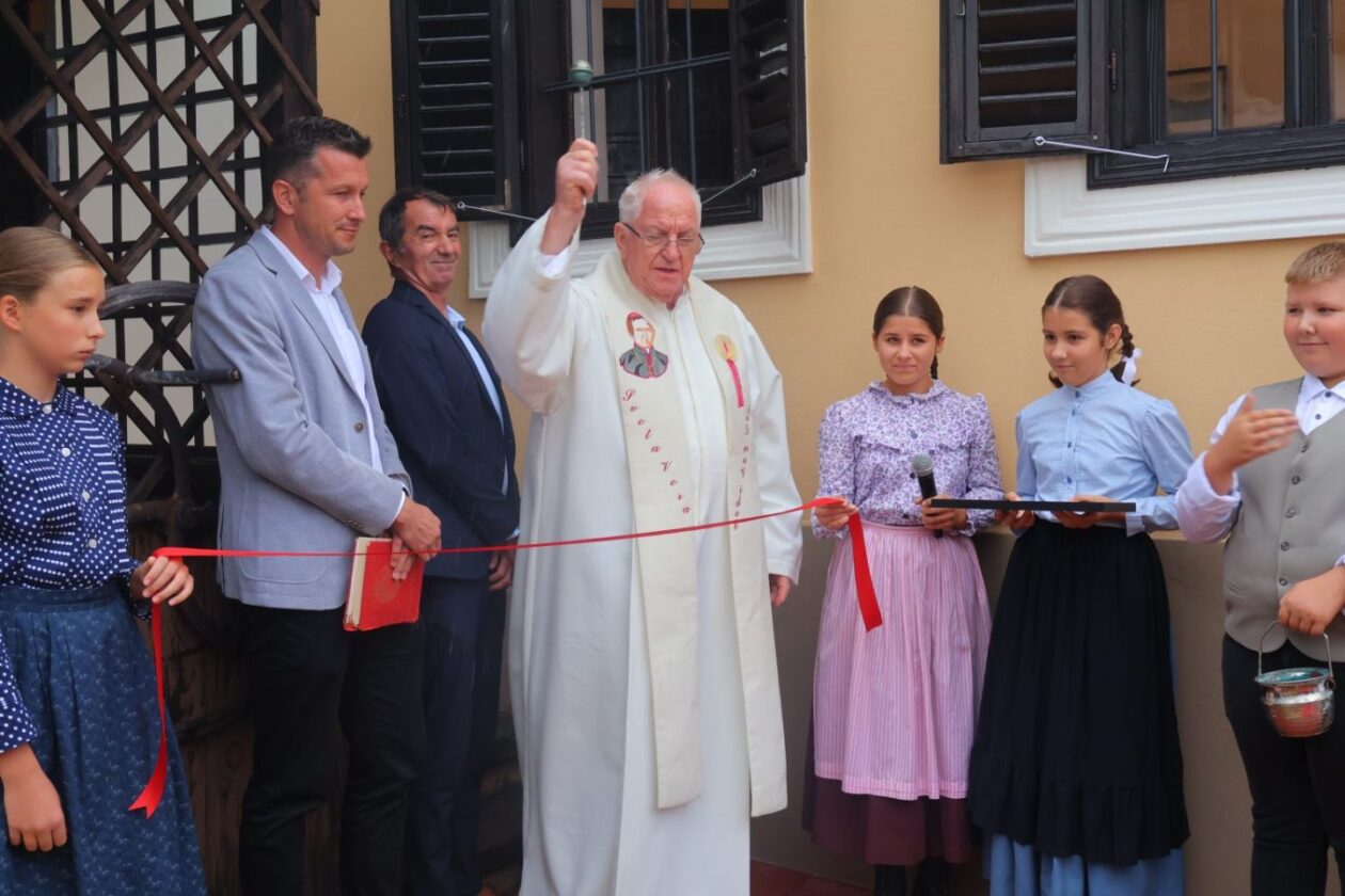 Obnovljeno imanje u Sloveniji mjesto susreta i suradnje Izaslanstvo Grada Čakovca u posjetu općini Kobilje (16) Obnovljeno imanje u Sloveniji mjesto susreta i suradnje Izaslanstvo Grada Čakovca u posjetu općini Kobilje (16)
