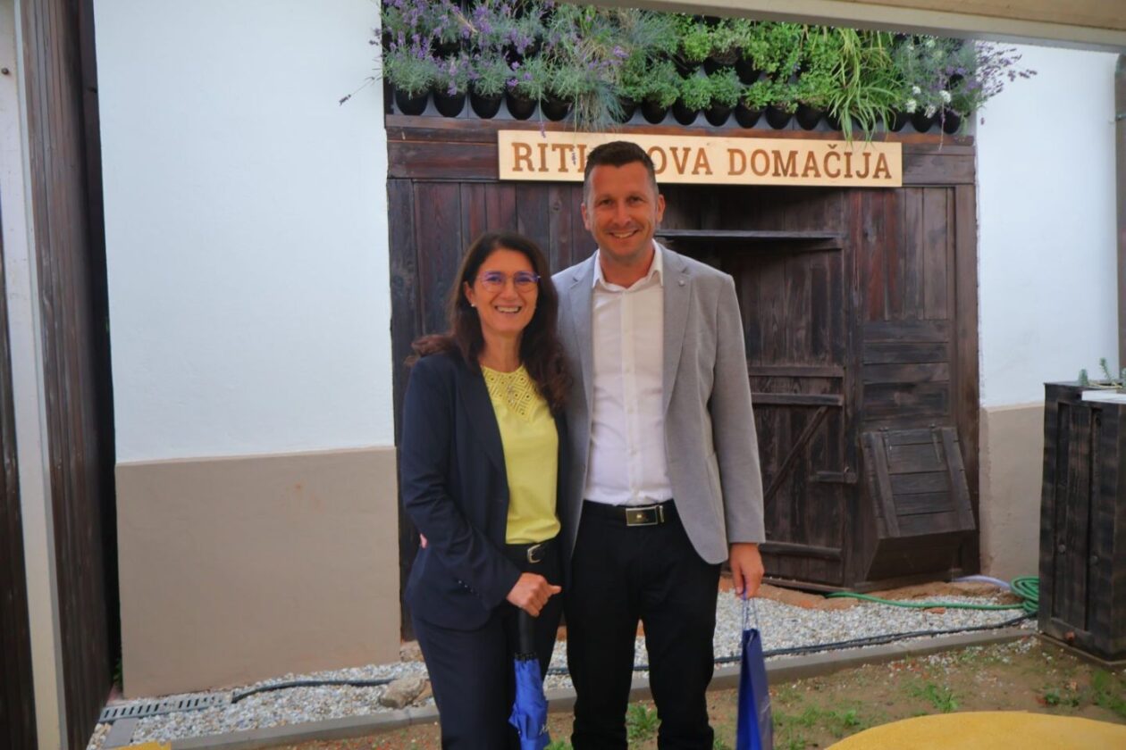 Obnovljeno imanje u Sloveniji mjesto susreta i suradnje Izaslanstvo Grada Čakovca u posjetu općini Kobilje (18) Obnovljeno imanje u Sloveniji mjesto susreta i suradnje Izaslanstvo Grada Čakovca u posjetu općini Kobilje (18)