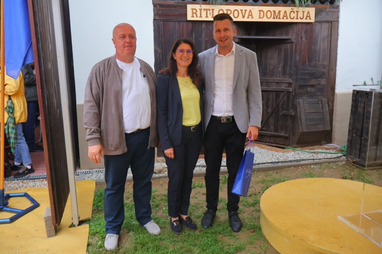 Obnovljeno imanje u Sloveniji mjesto susreta i suradnje Izaslanstvo Grada Čakovca u posjetu općini Kobilje (19) Obnovljeno imanje u Sloveniji mjesto susreta i suradnje Izaslanstvo Grada Čakovca u posjetu općini Kobilje (19)