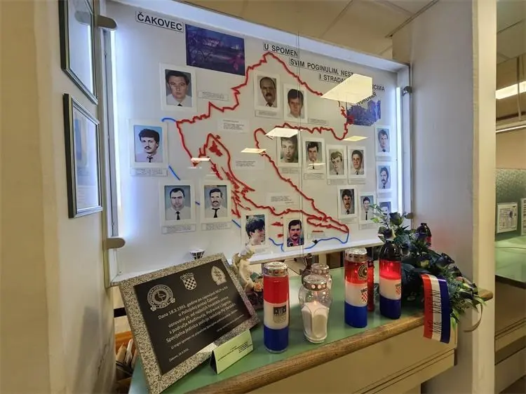 Odana počast poginulim i nestalim pripadnicima specijalne jedinice policije ‘Rode’ (13) Odana počast poginulim i nestalim pripadnicima specijalne jedinice policije ‘Rode’ (13)