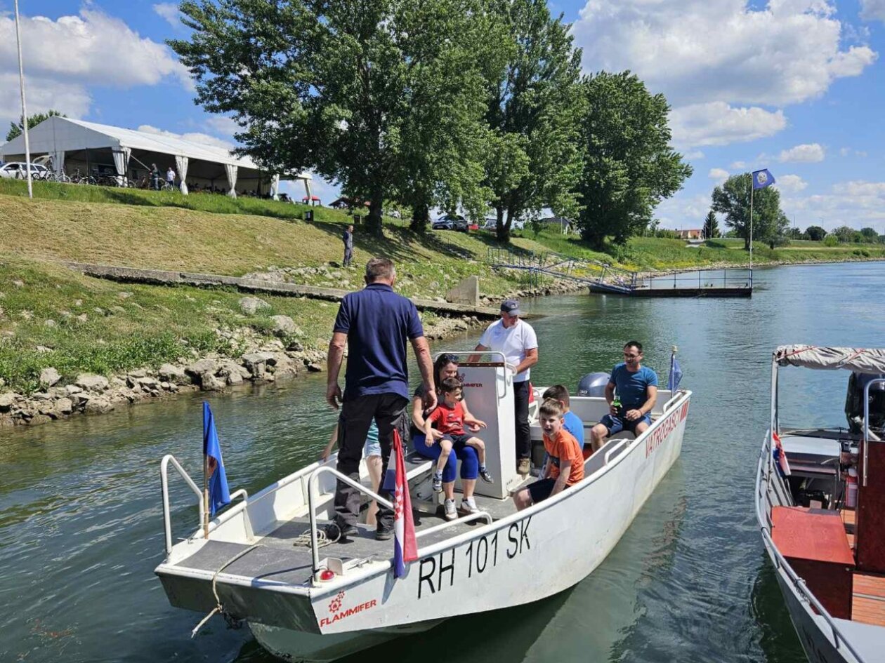 Održana 16. Smotra dravskih plovila u Donjoj Dubravi (11)