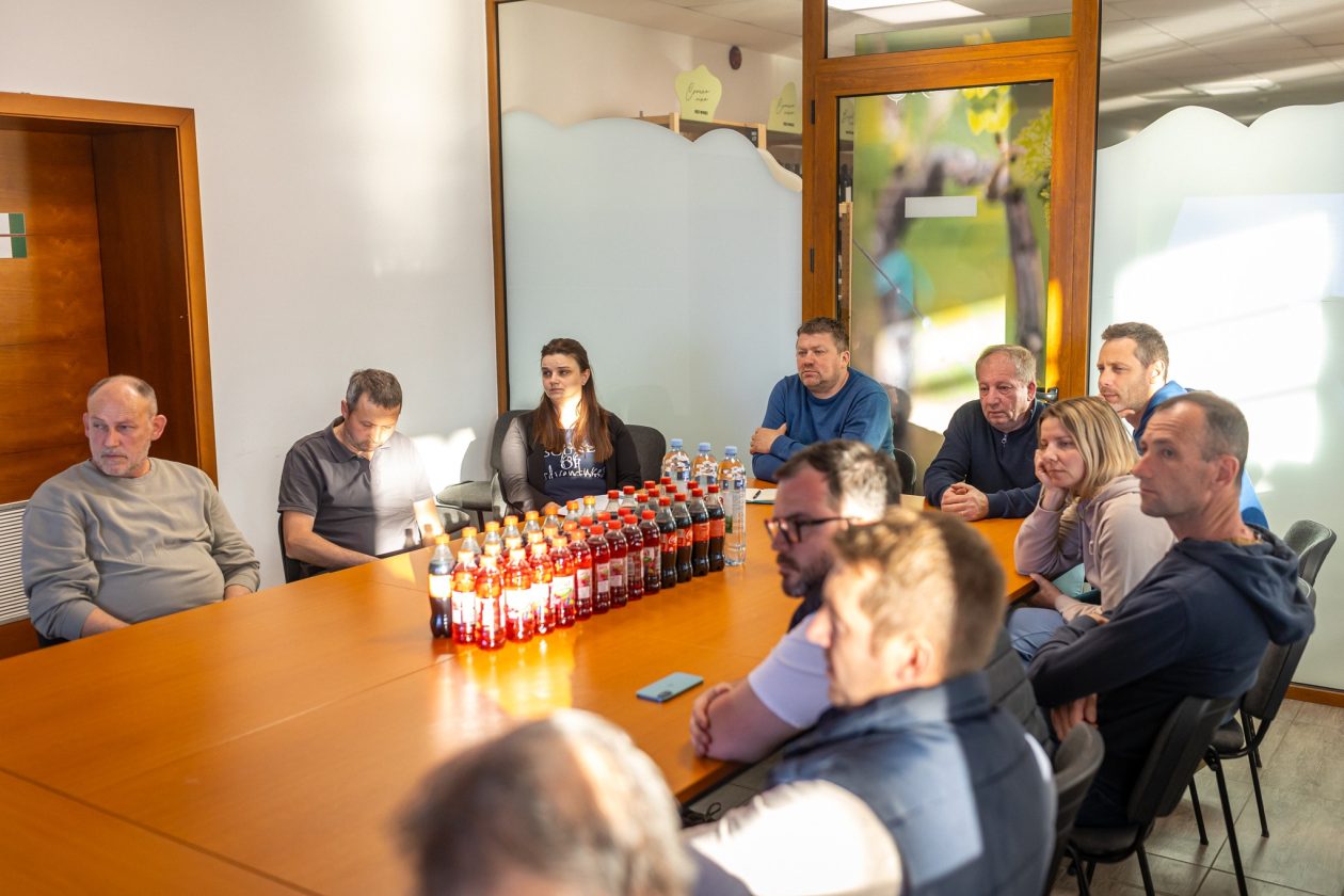 Okrugli stol Štrigova BEE(A)WARE pčele pčelari (7) Okrugli stol Štrigova BEE(A)WARE pčele pčelari (7)