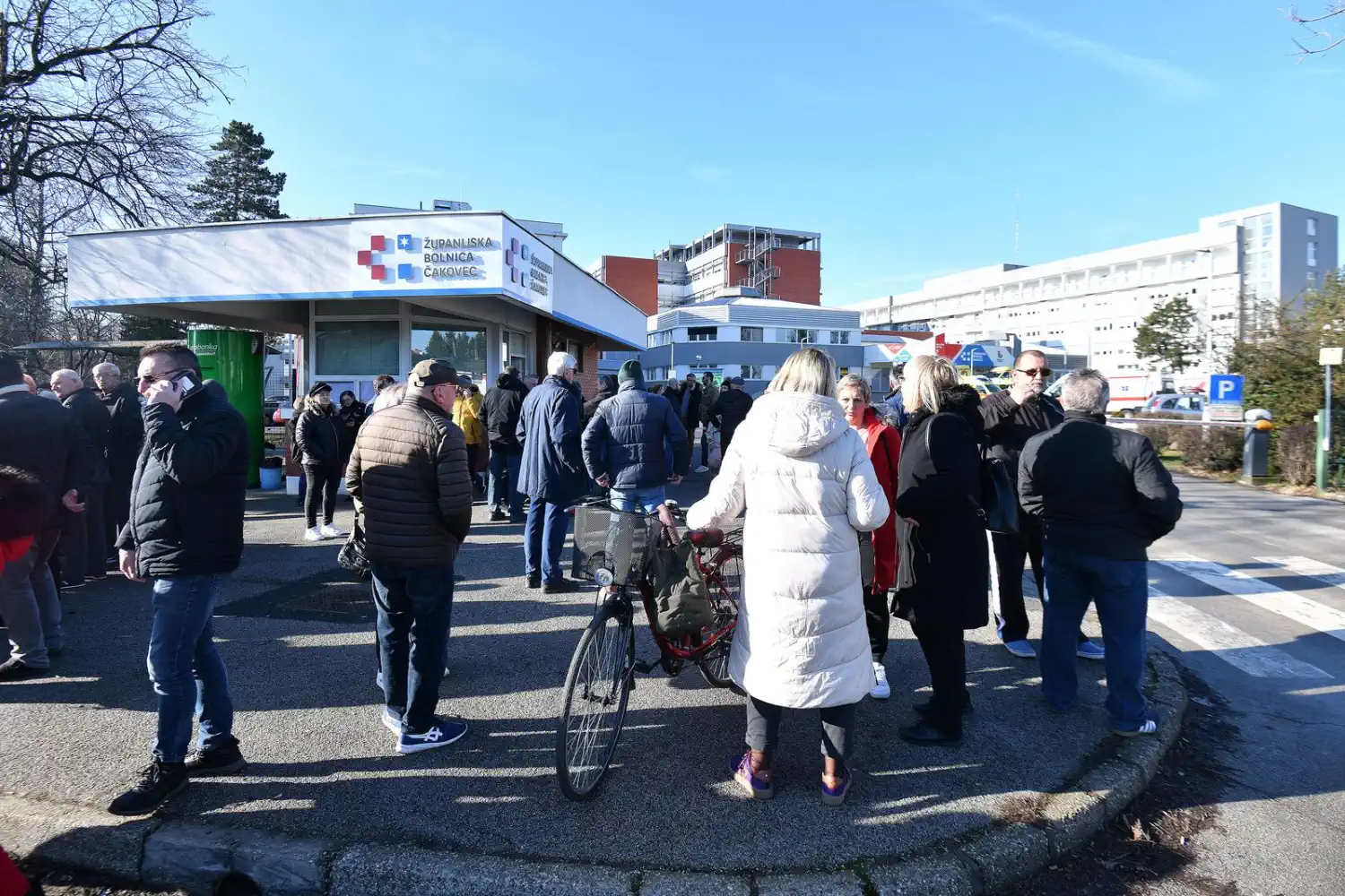 Okupljanje ispred Županijske Bolnice Čakovec 2025 (4)