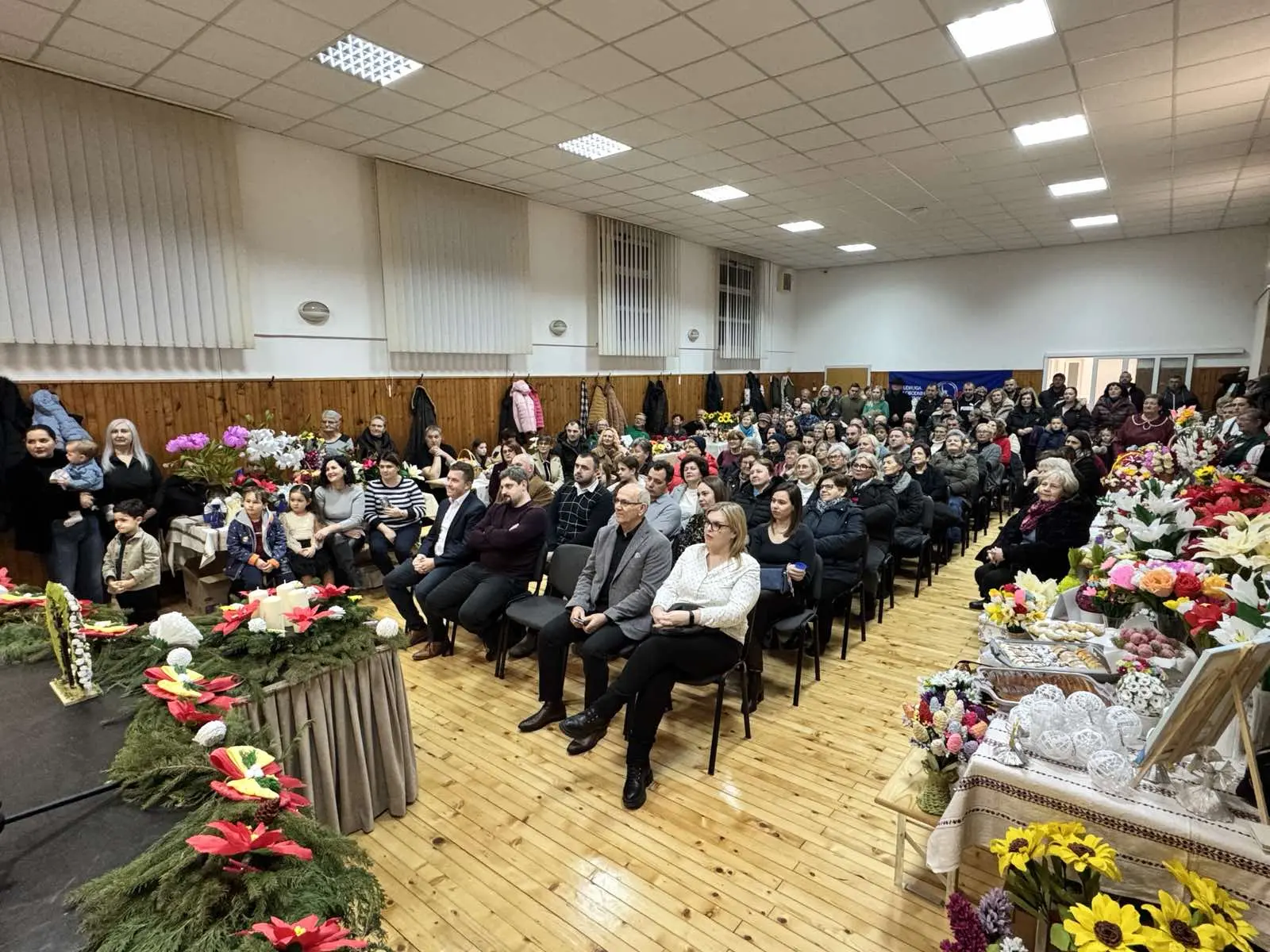 Opcina Dekanovec i Podturen zajedno s predsjednicom KUD-a Dekanovec, Lucijom Tomašek zapalili trecu adventsku svijecu (15) Opcina Dekanovec i Podturen zajedno s predsjednicom KUD-a Dekanovec, Lucijom Tomašek zapalili trecu adventsku svijecu (15)