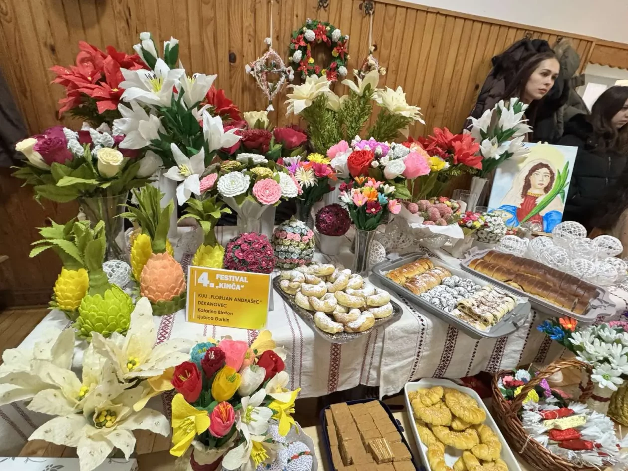 Opcina Dekanovec i Podturen zajedno s predsjednicom KUD-a Dekanovec, Lucijom Tomašek zapalili trecu adventsku svijecu (20)