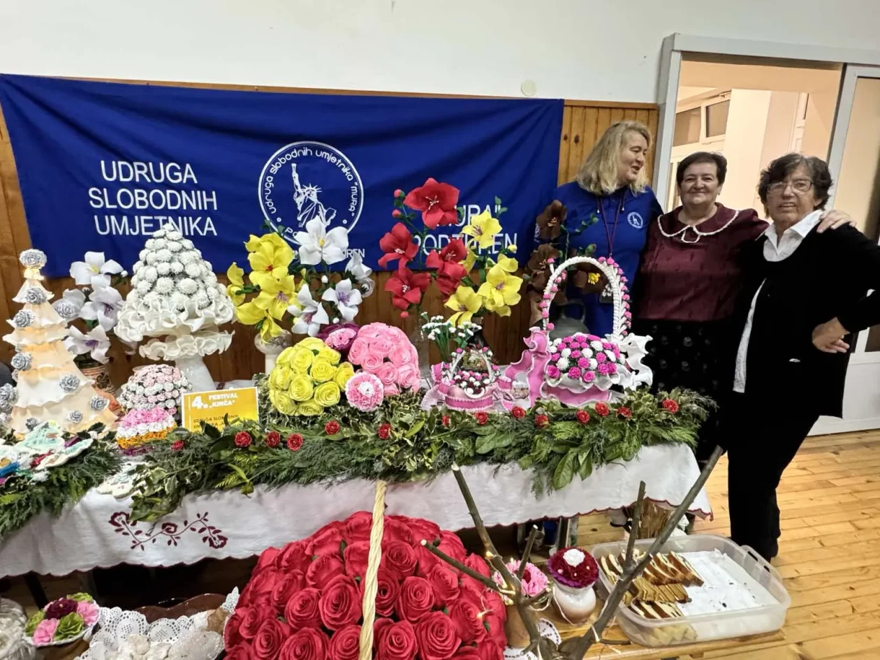 Opcina Dekanovec i Podturen zajedno s predsjednicom KUD-a Dekanovec, Lucijom Tomašek zapalili trecu adventsku svijecu (22)