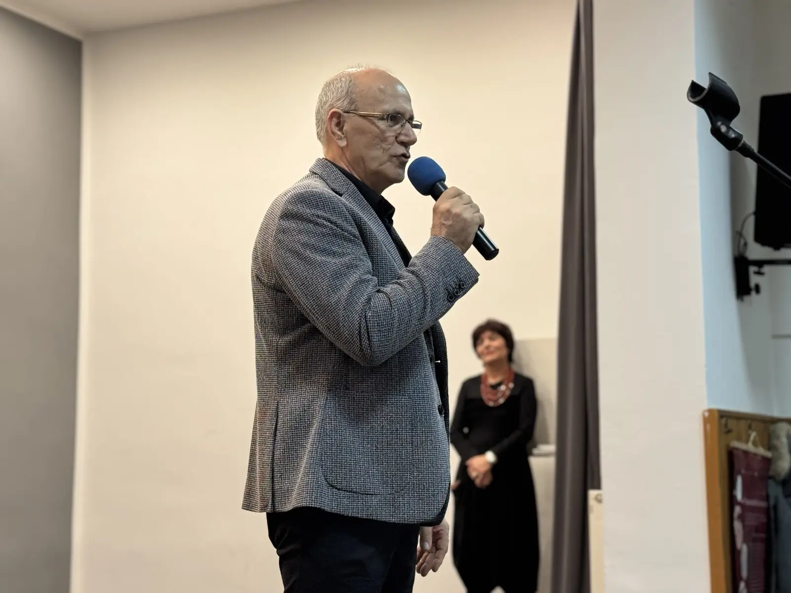 Opcina Dekanovec i Podturen zajedno s predsjednicom KUD-a Dekanovec, Lucijom Tomašek zapalili trecu adventsku svijecu (6) Opcina Dekanovec i Podturen zajedno s predsjednicom KUD-a Dekanovec, Lucijom Tomašek zapalili trecu adventsku svijecu (6)