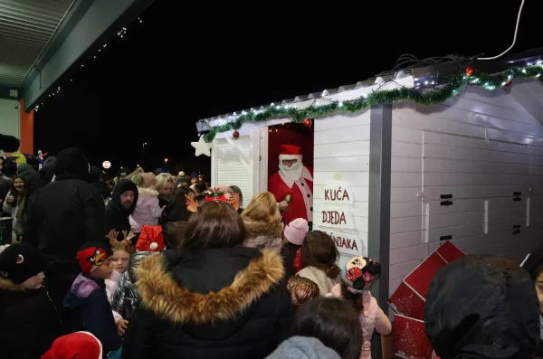 Općina Kotoriba advent, božićni sajam i trka 2024 (69) Općina Kotoriba advent, božićni sajam i trka 2024 (69)