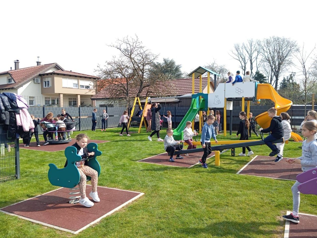 Općina Strahoninec – dječje igralište (1) Općina Strahoninec – dječje igralište (1)