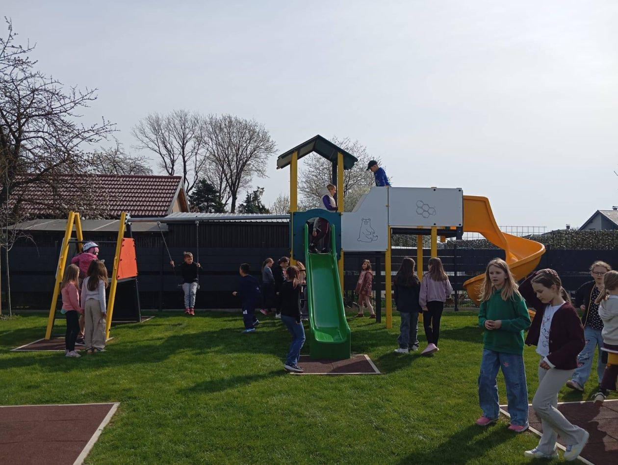 Općina Strahoninec – dječje igralište (12) Općina Strahoninec – dječje igralište (12)