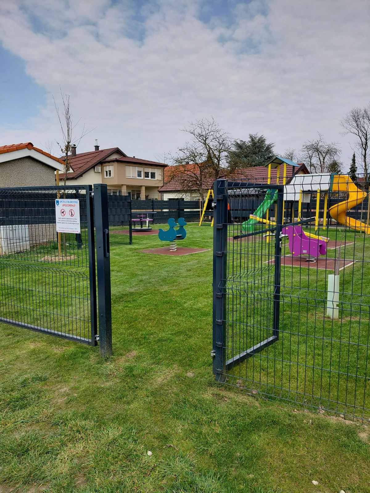 Općina Strahoninec – dječje igralište (4) Općina Strahoninec – dječje igralište (4)