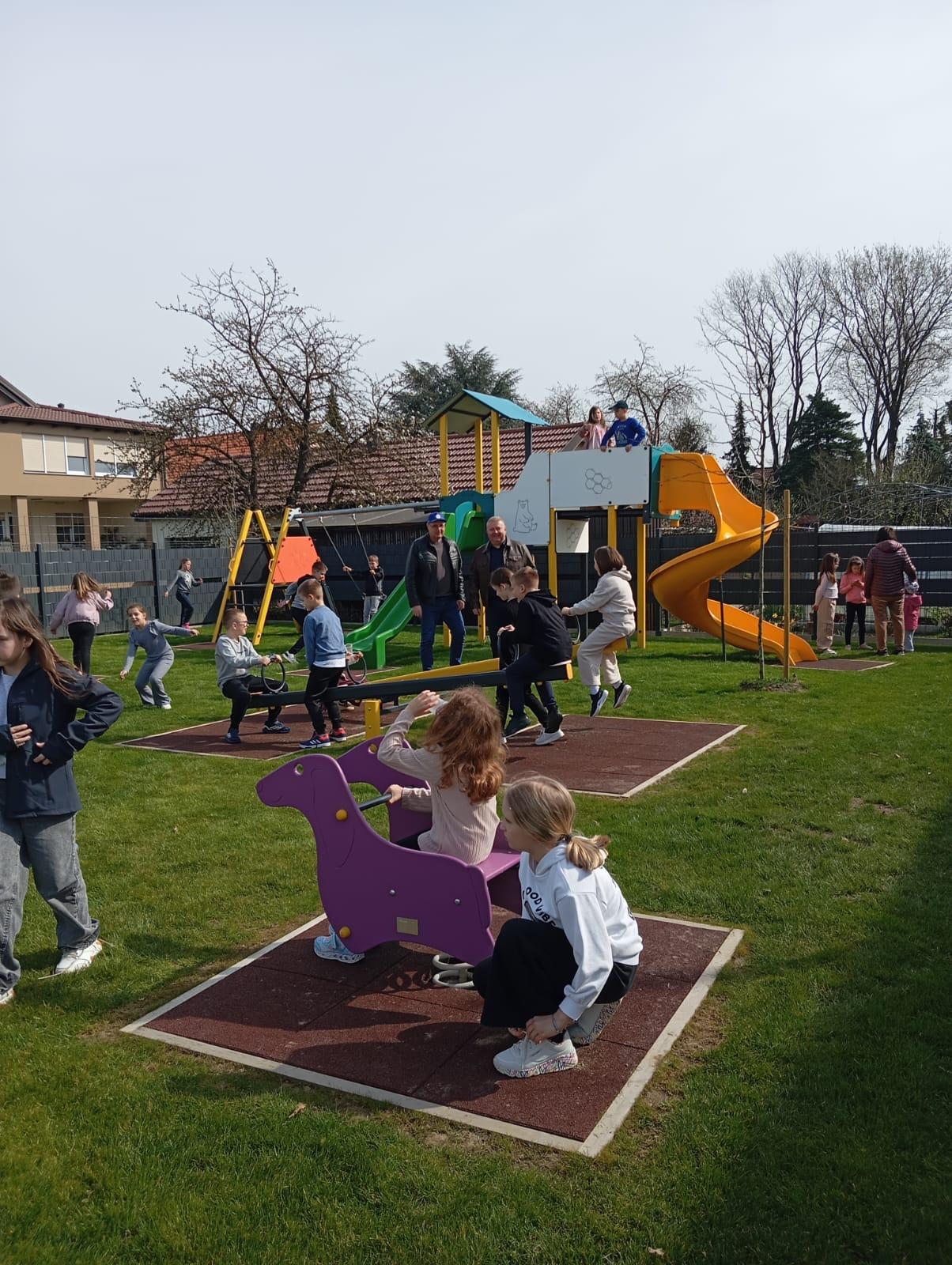 Općina Strahoninec – dječje igralište (7) Općina Strahoninec – dječje igralište (7)