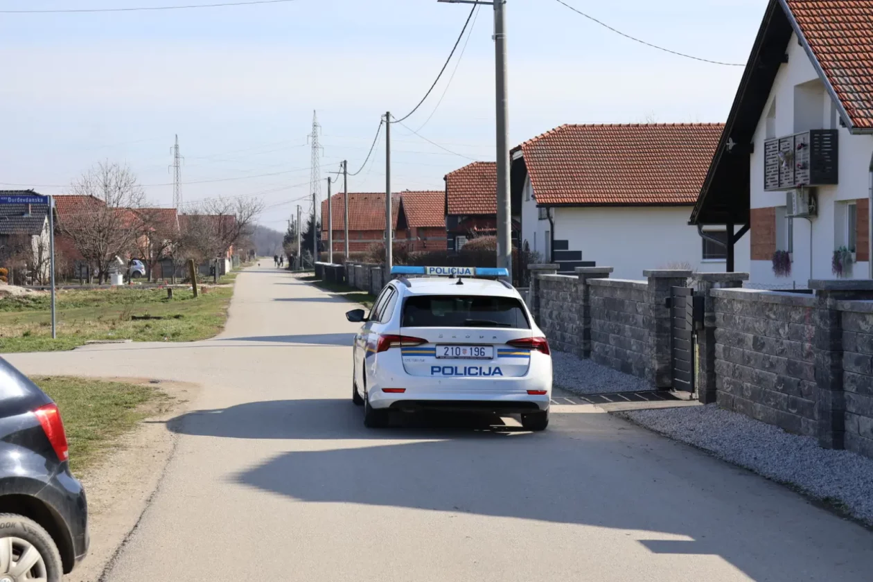 Orehovica, Kruno Vuk, Romsko naselje (10) Orehovica, Kruno Vuk, Romsko naselje (10)