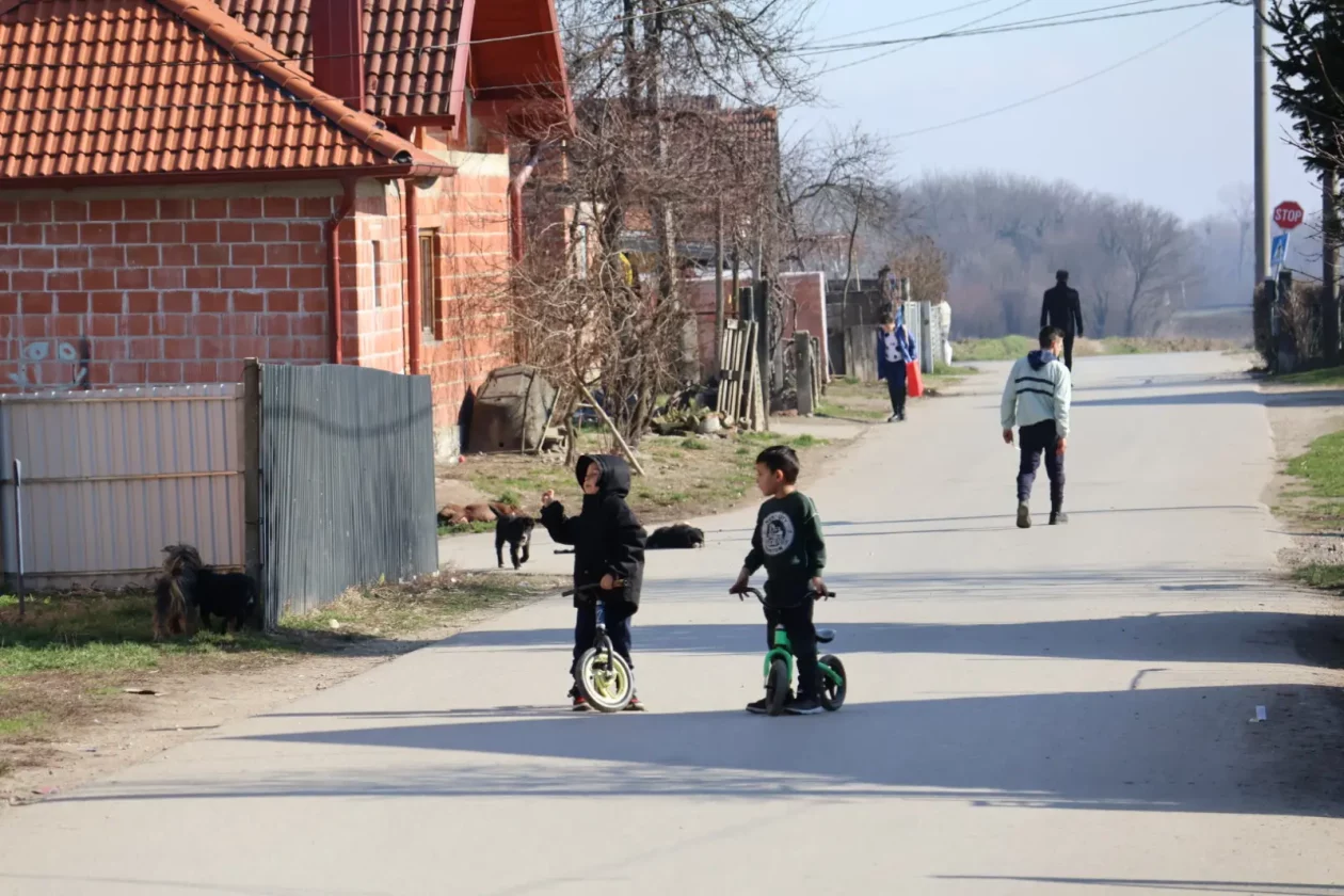 Orehovica, Kruno Vuk, Romsko naselje (15) Orehovica, Kruno Vuk, Romsko naselje (15)
