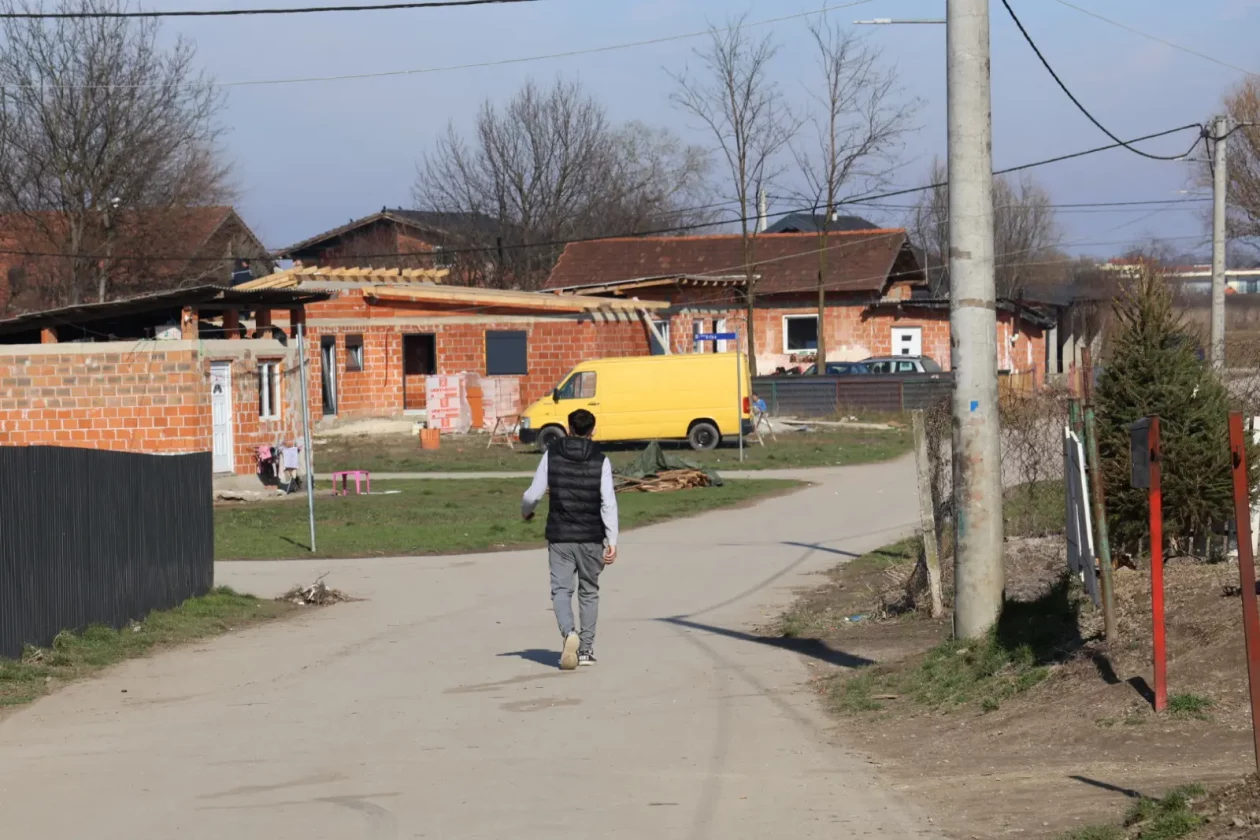 Orehovica, Kruno Vuk, Romsko naselje (18) Orehovica, Kruno Vuk, Romsko naselje (18)