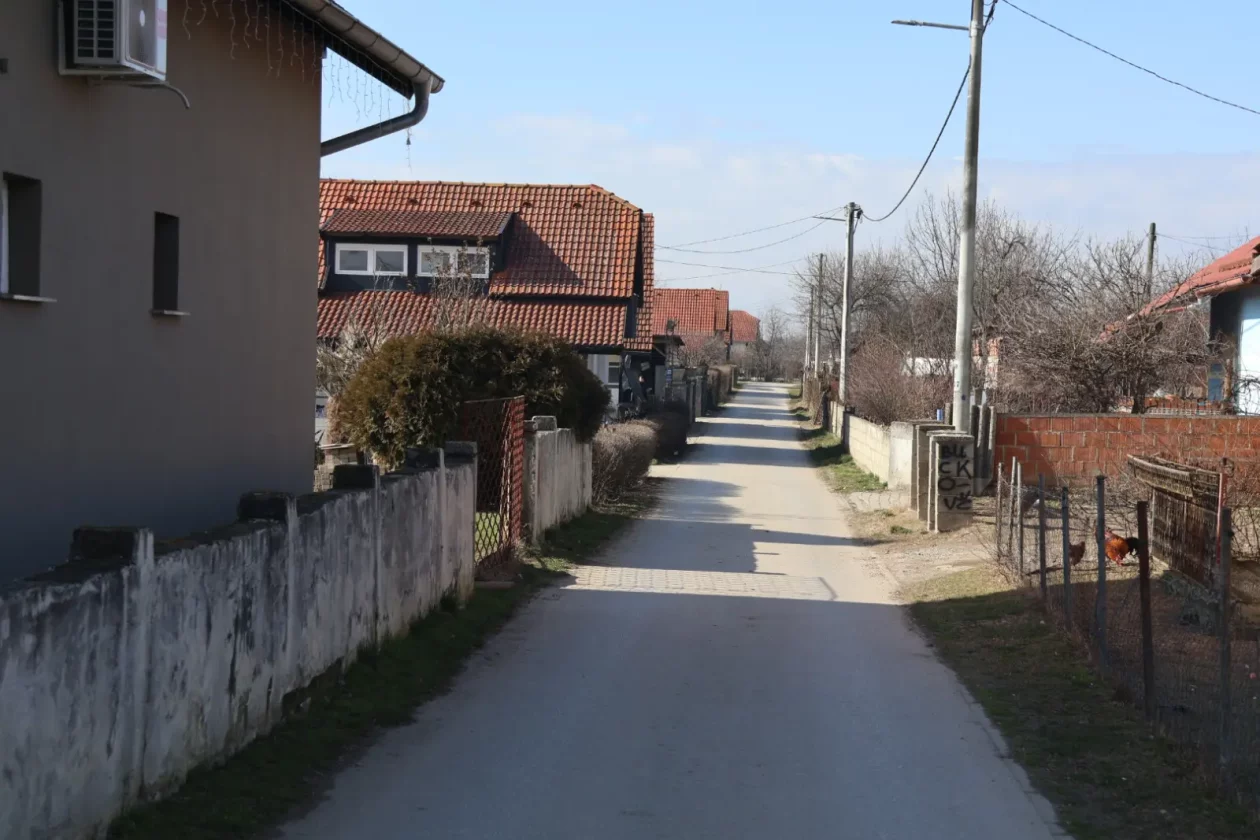 Orehovica, Kruno Vuk, Romsko naselje (24) Orehovica, Kruno Vuk, Romsko naselje (24)